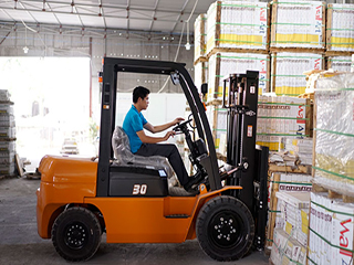 Điểm mạnh và điểm yếu của xe nâng điện